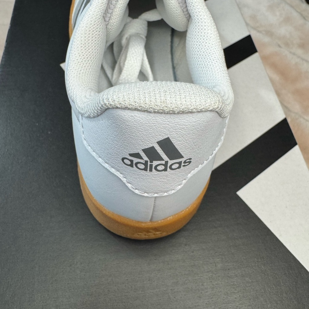 Adidas Kids White and Gray Sneakers with Gum Bottom Sole. Youth 4 Womens 5 - Picture 4 of 5